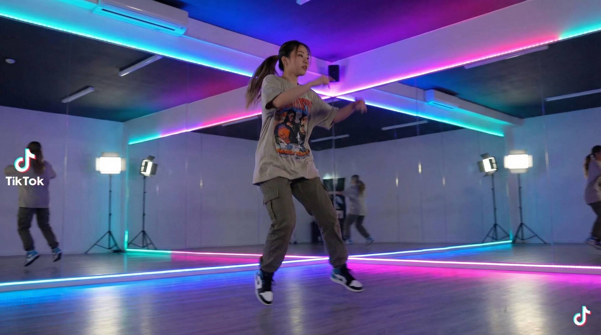 蝌蚪窝美少女写真视频